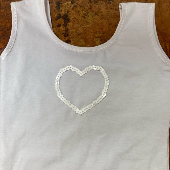 NWOT white onesie, bodysuit, size 3-5, poly blend, sequin heart detail at front, - Picture 3 of 7